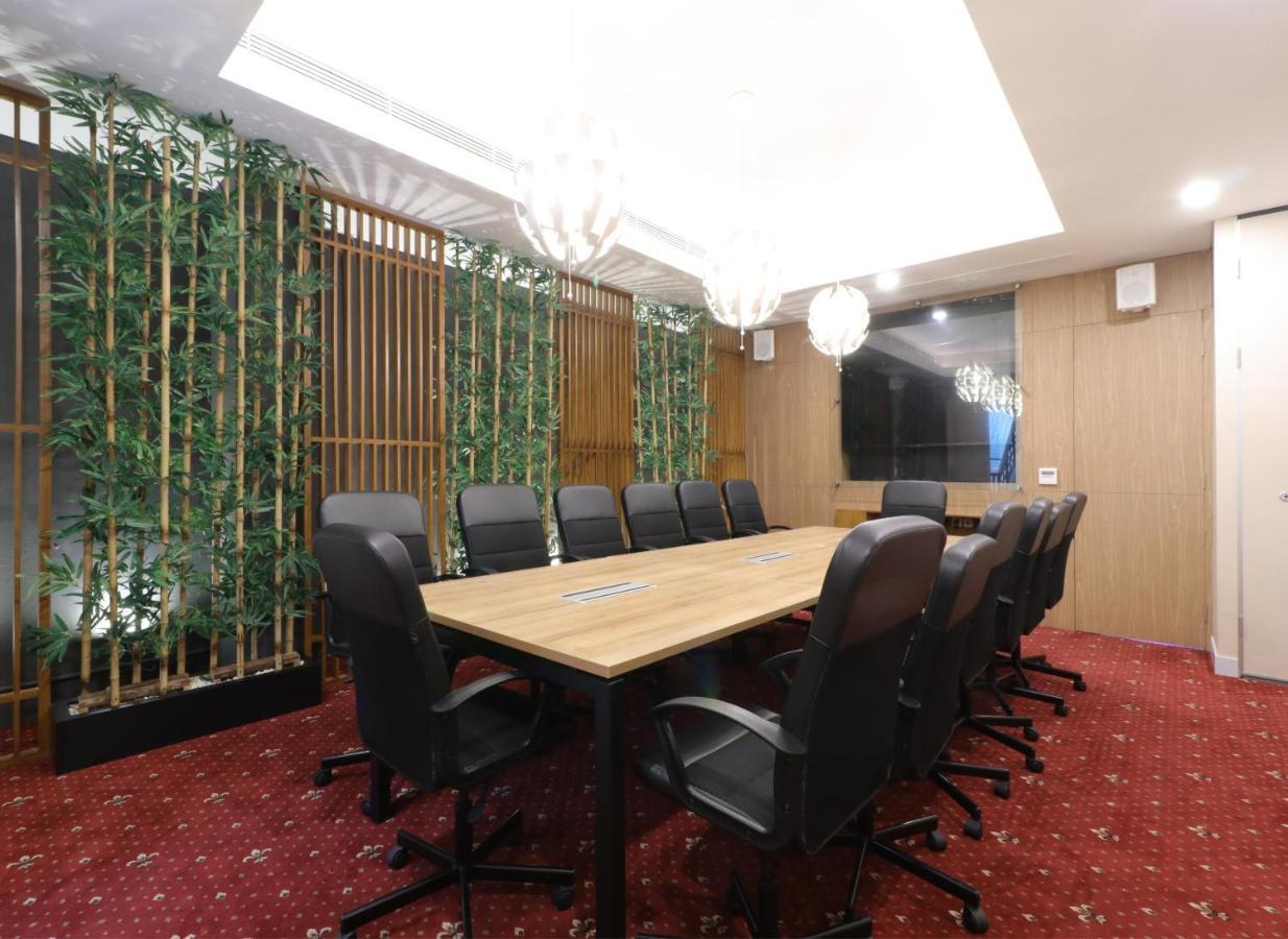 Hotel Huswah Airport ทังเกอรัง ภายนอก รูปภาพ